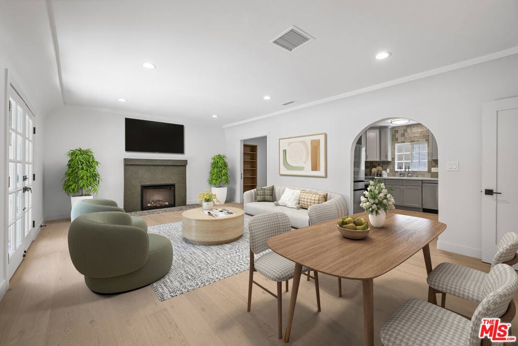 Photo of Listing #25560237