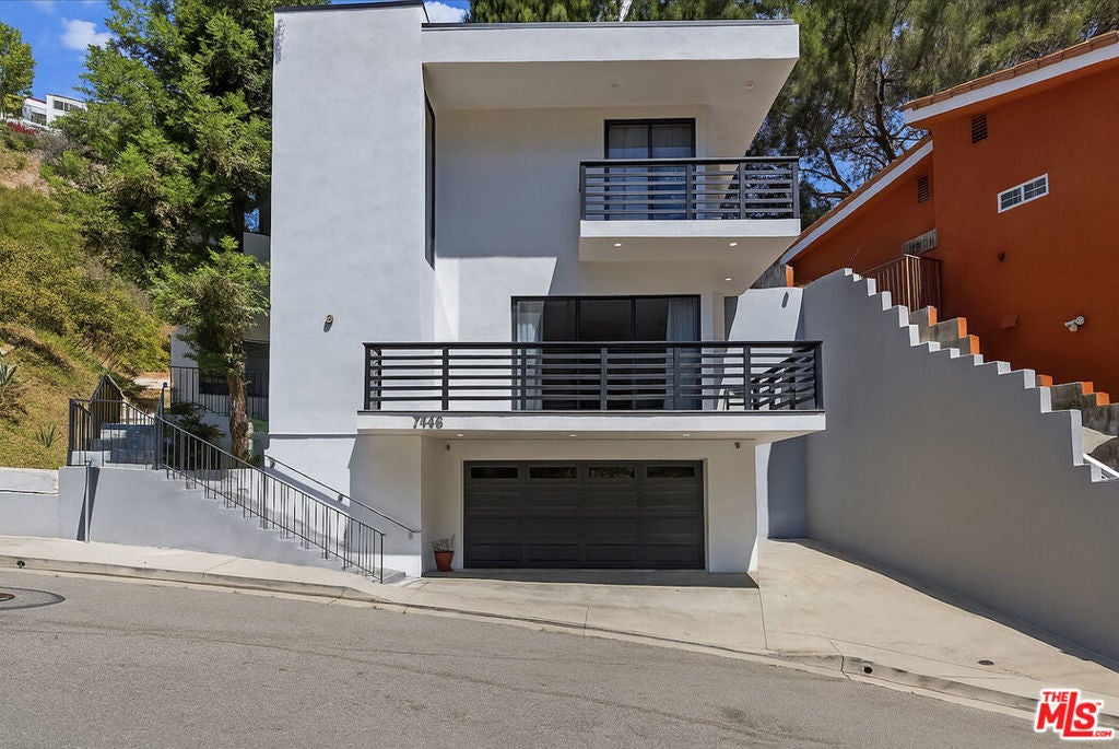 Photo of Listing #25560477