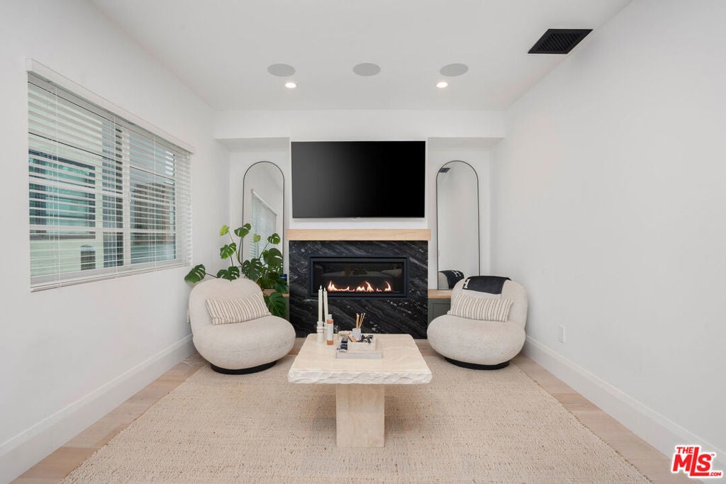 Photo of Listing #25560541