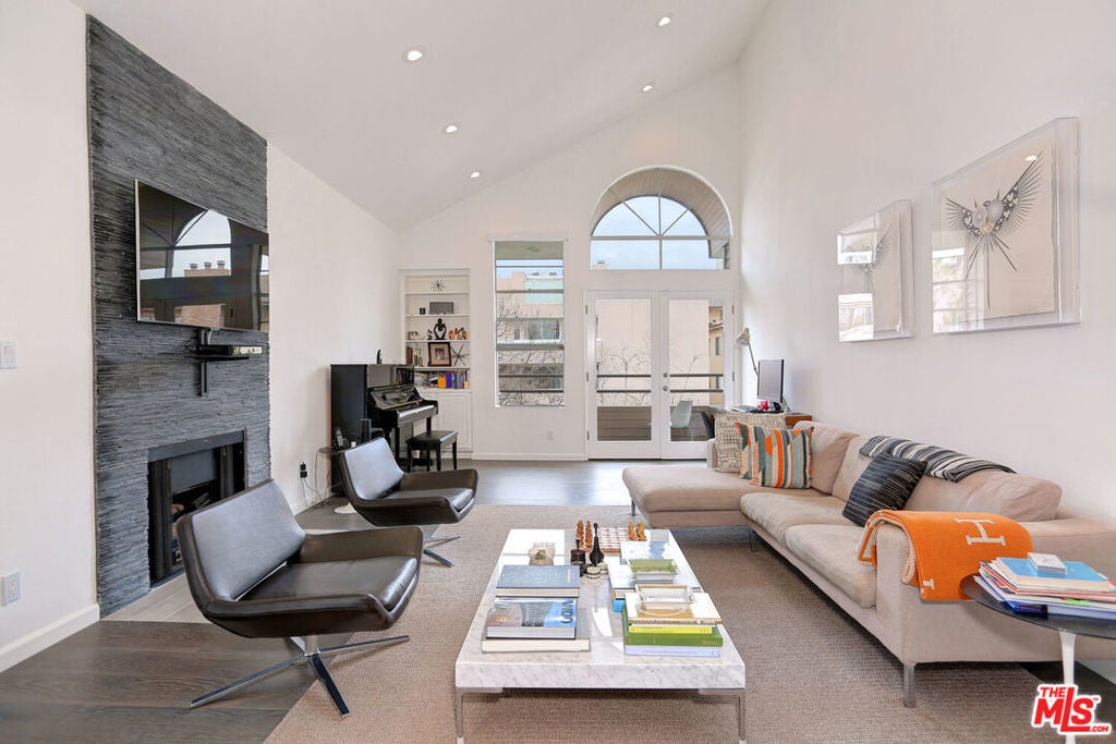 Photo of Listing #25560577