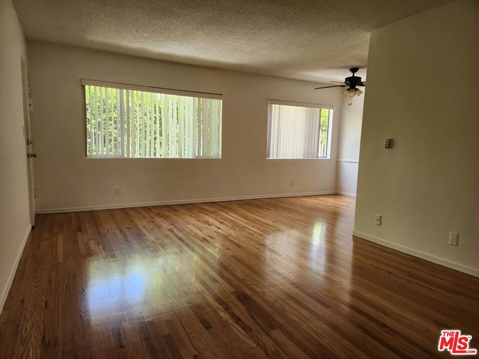 Photo of Listing #25556663