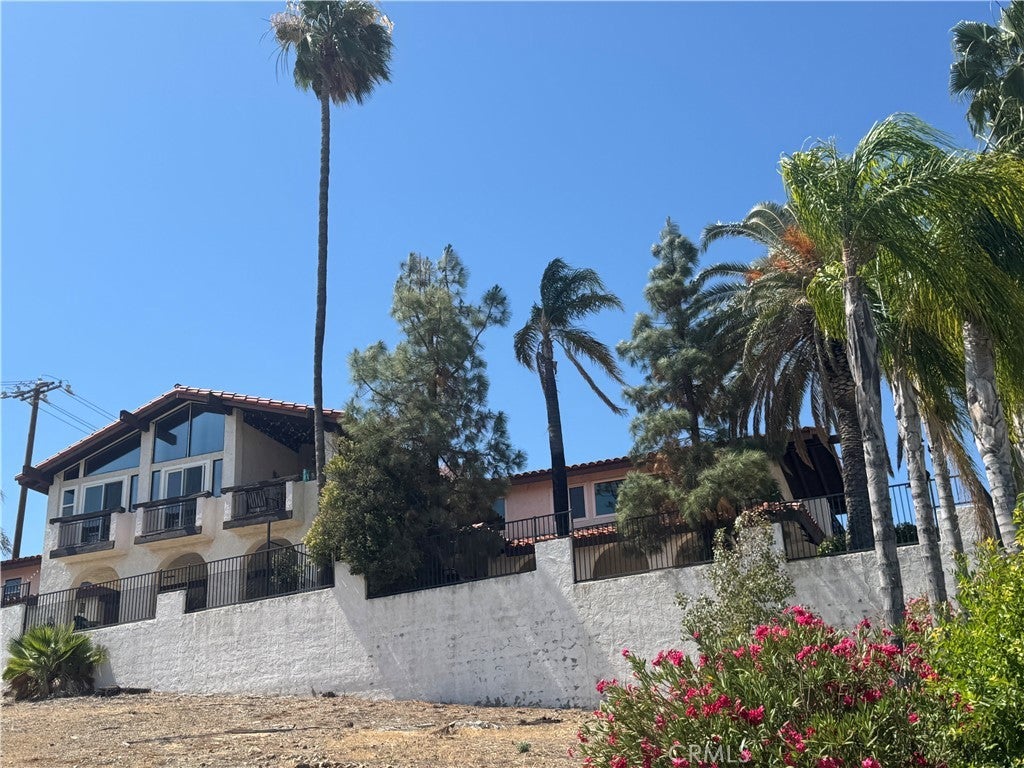 Photo of Listing #IV25149510