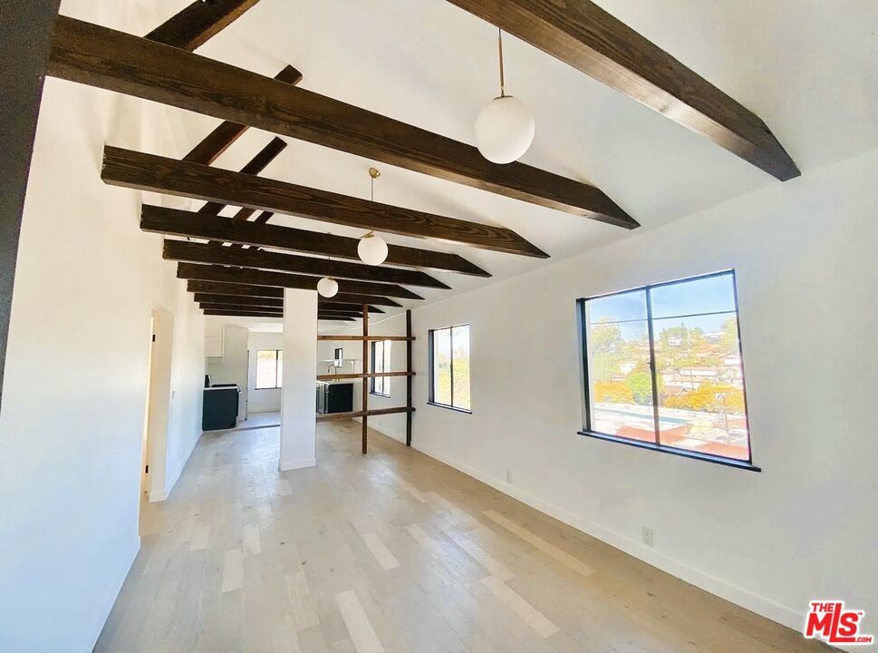 Photo of Listing #25560953