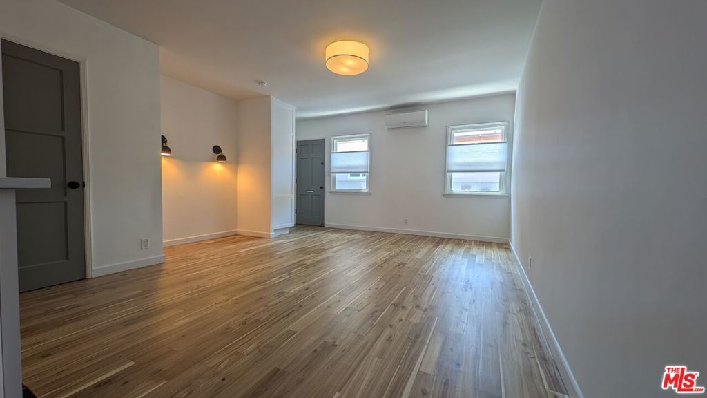 Photo of Listing #25561055