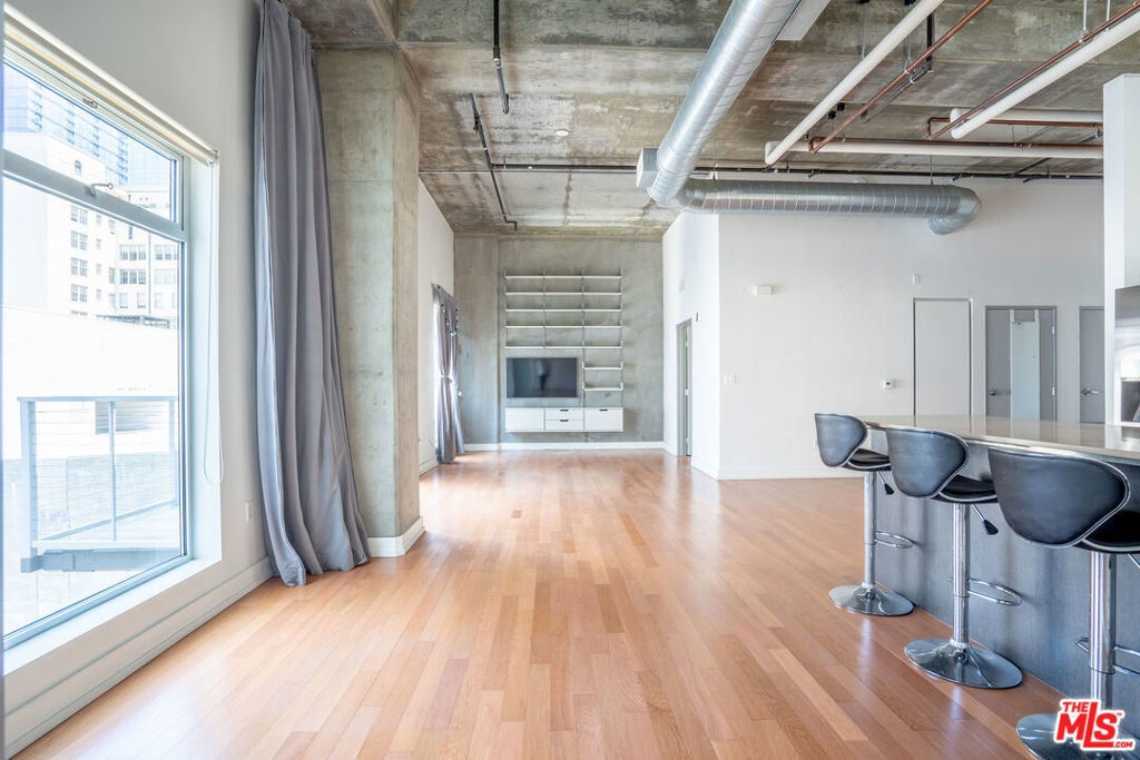 Photo of Listing #25558197