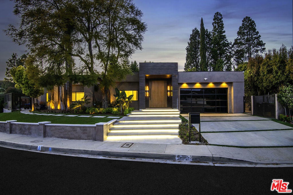 Photo of Listing #25561043