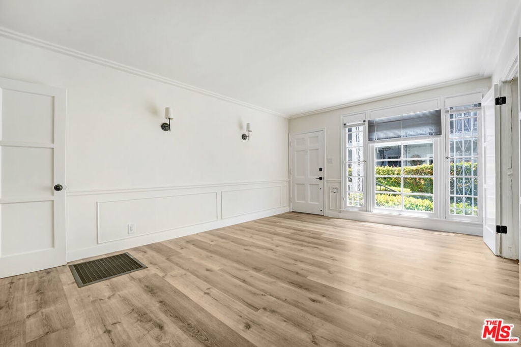 Photo of Listing #25561553