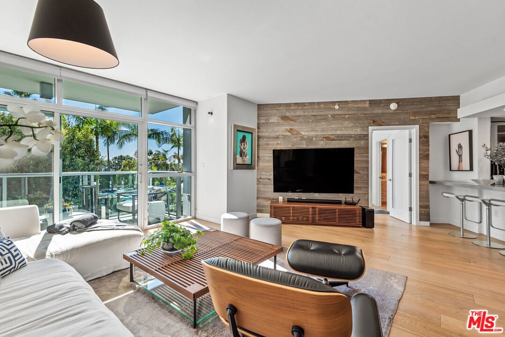 Photo of Listing #25482437