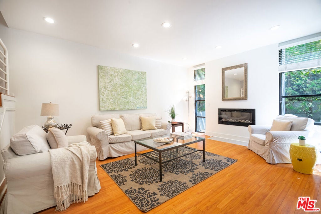 Photo of Listing #25560683