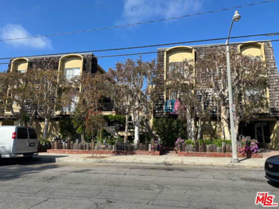 Photo of Listing #25561781