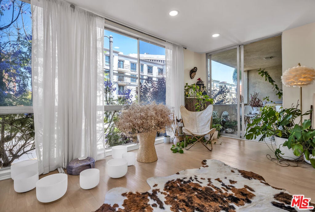 Photo of Listing #25560649