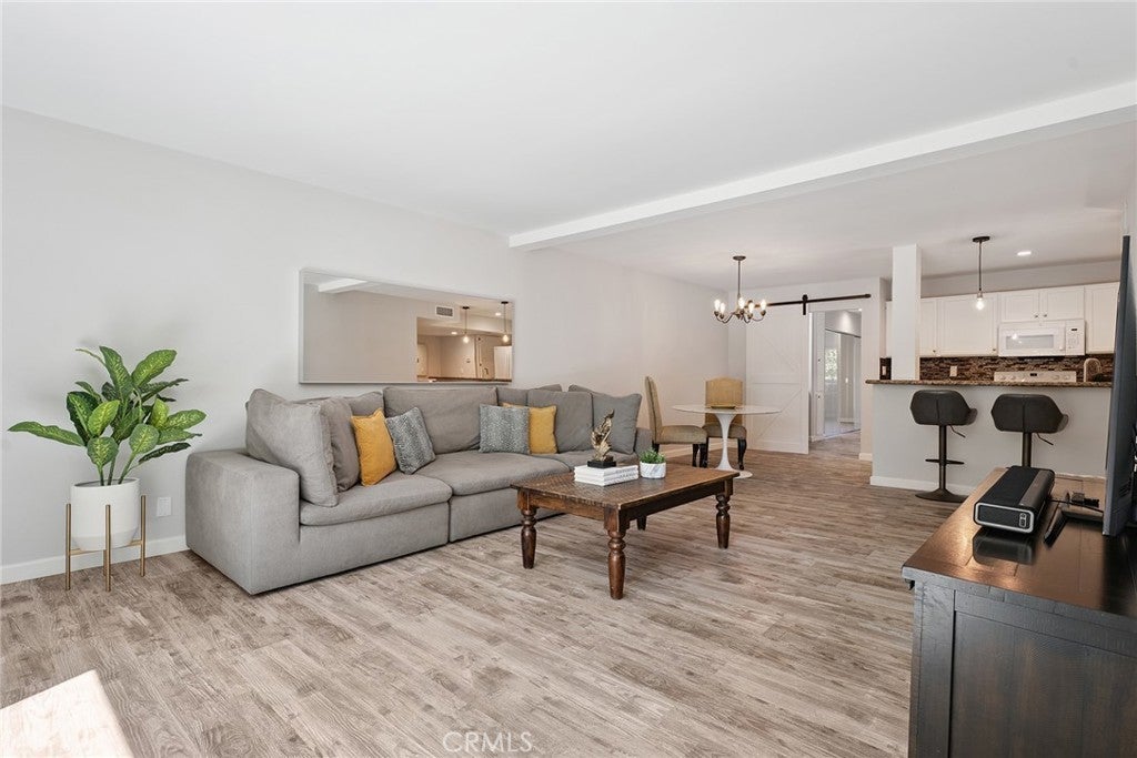 Photo of Listing #SR25152402