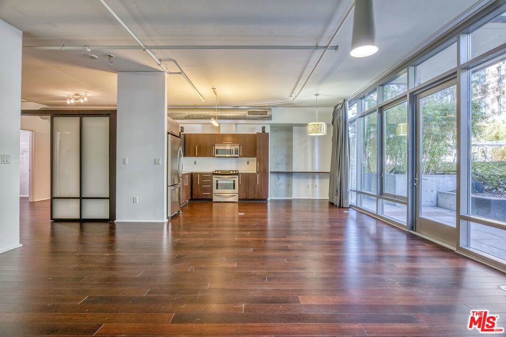 Photo of Listing #25562827