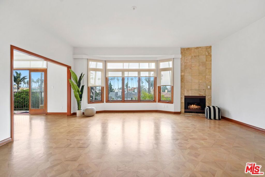 Photo of Listing #25563311