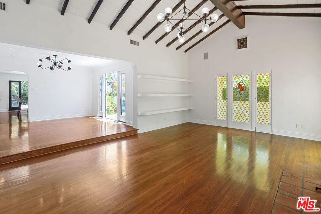 Photo of Listing #25561597