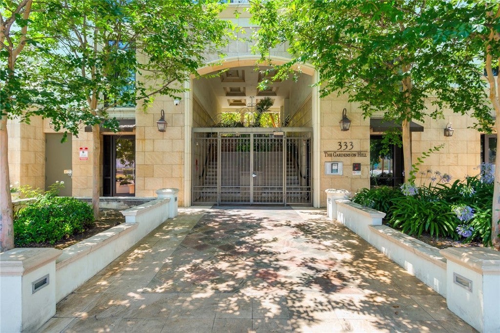 Photo of Listing #SR25155379