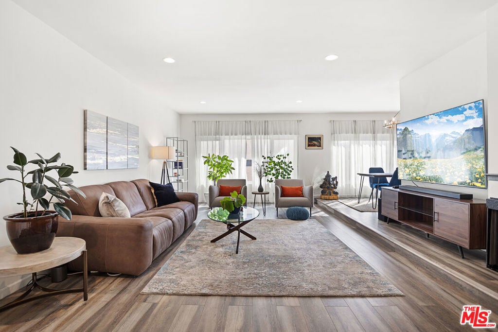 Photo of Listing #25563933