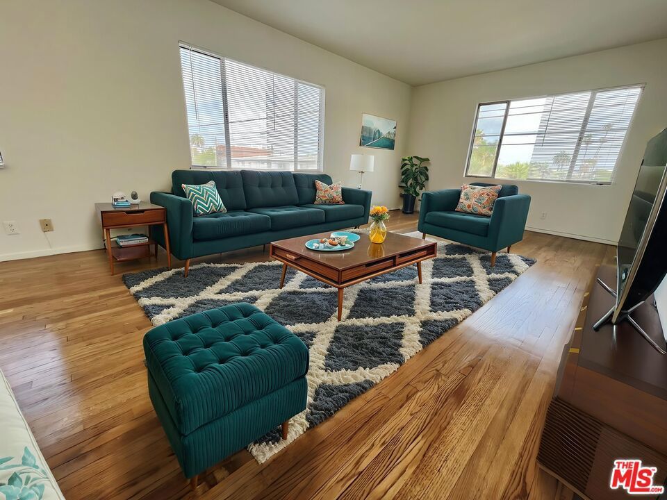 Photo of Listing #25563959