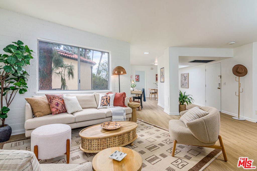 Photo of Listing #25564203