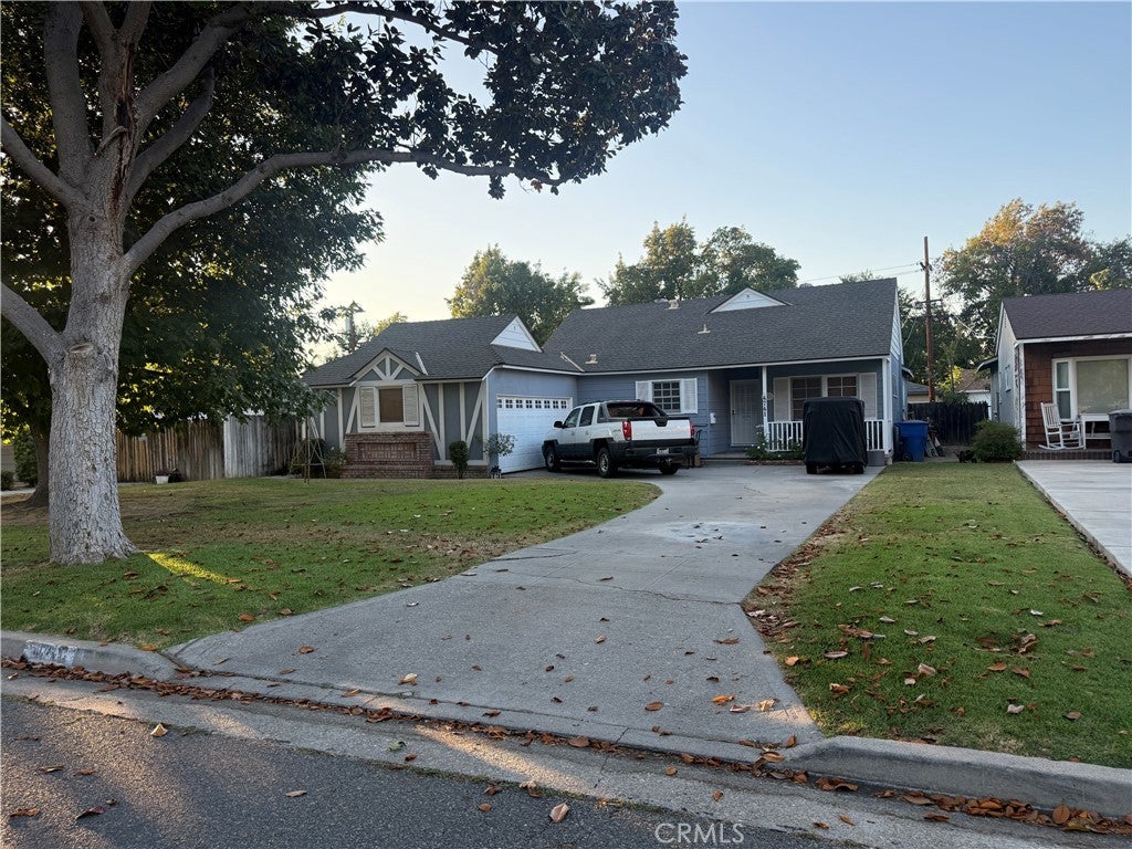 Photo of Listing #IV25156202