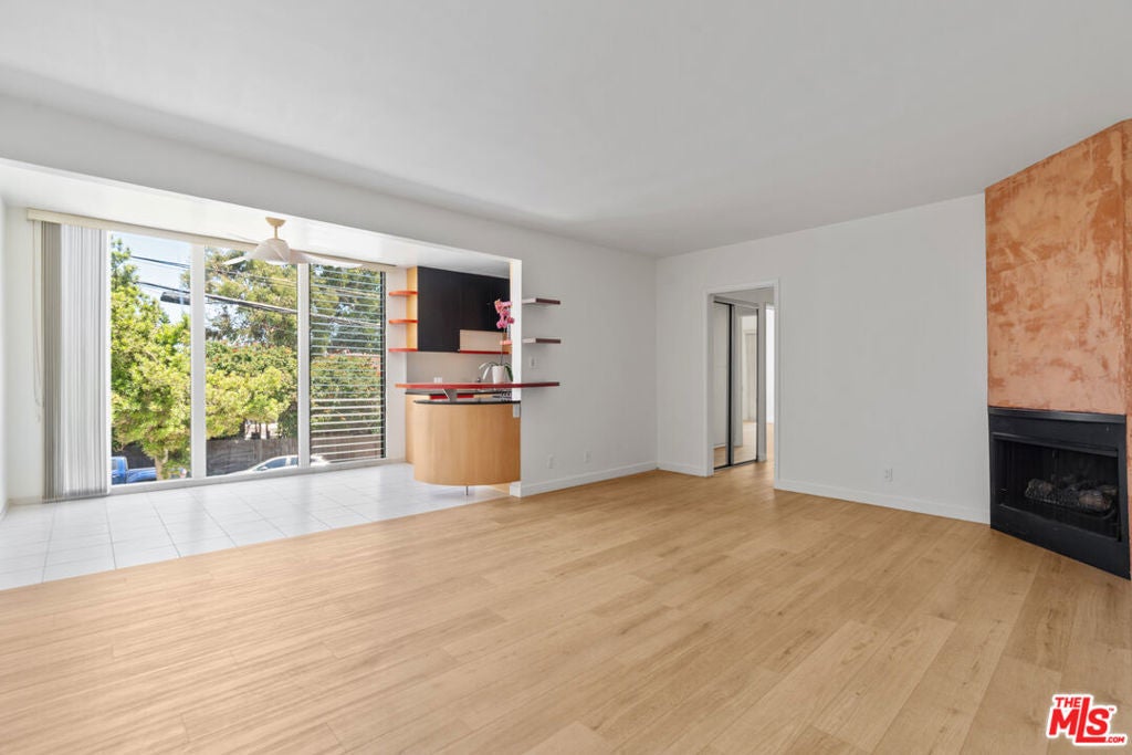 Photo of Listing #25564475