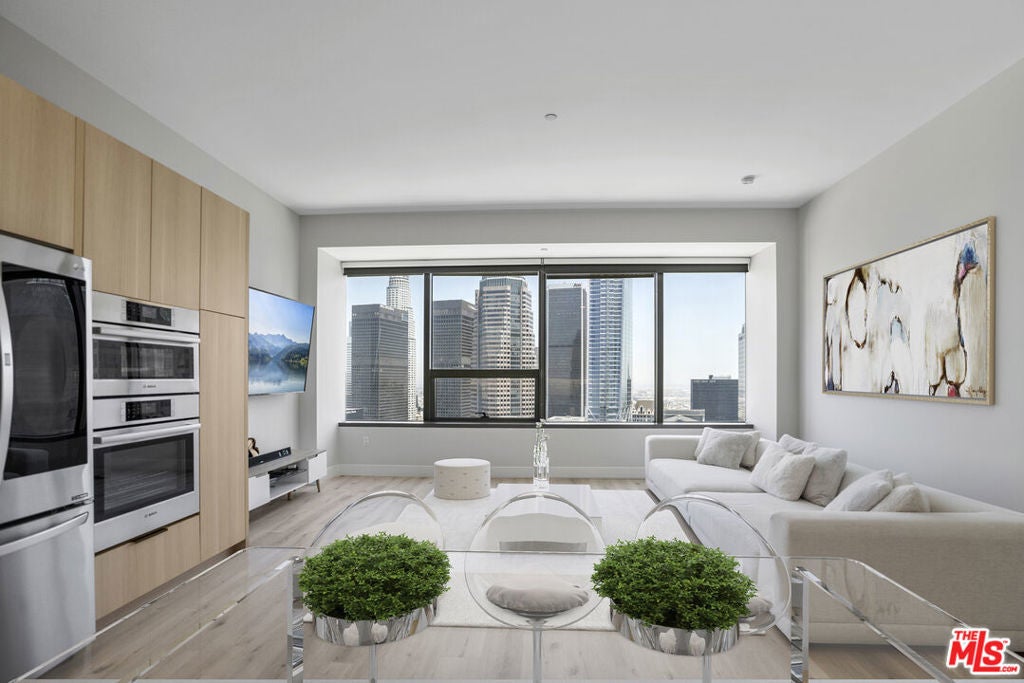 Photo of Listing #25563757