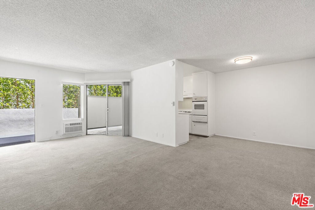 Photo of Listing #25564953