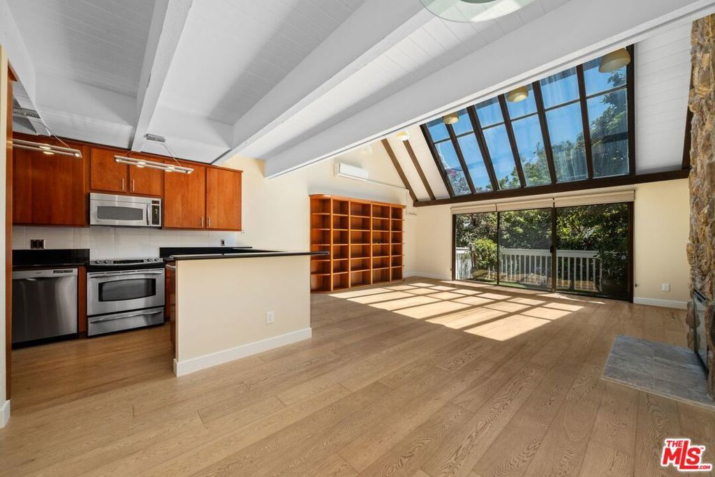 Photo of Listing #25565335