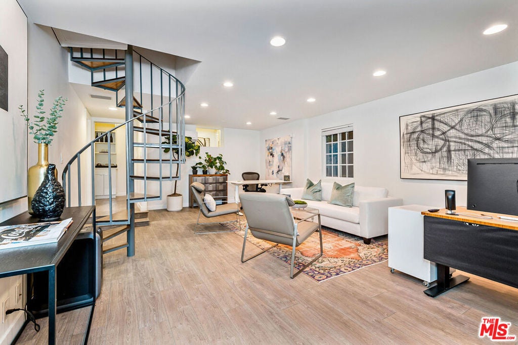 Photo of Listing #25559937