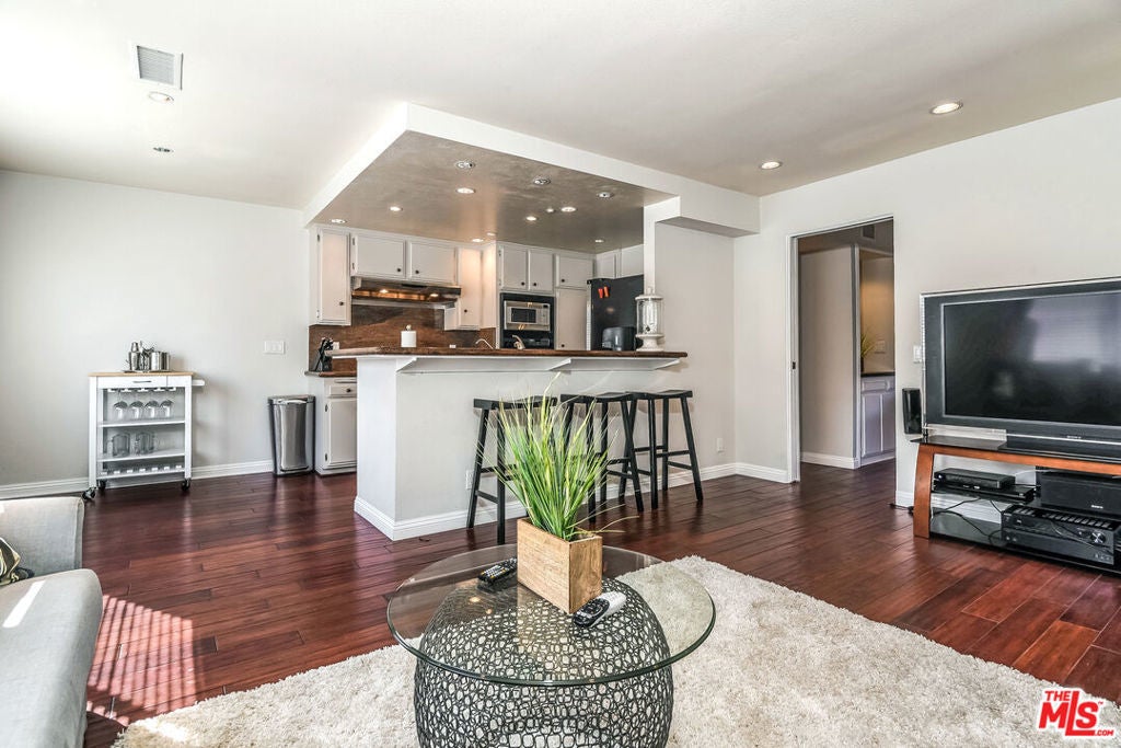 Photo of Listing #25565417