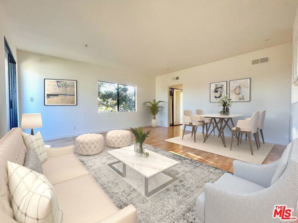 Photo of Listing #25564877