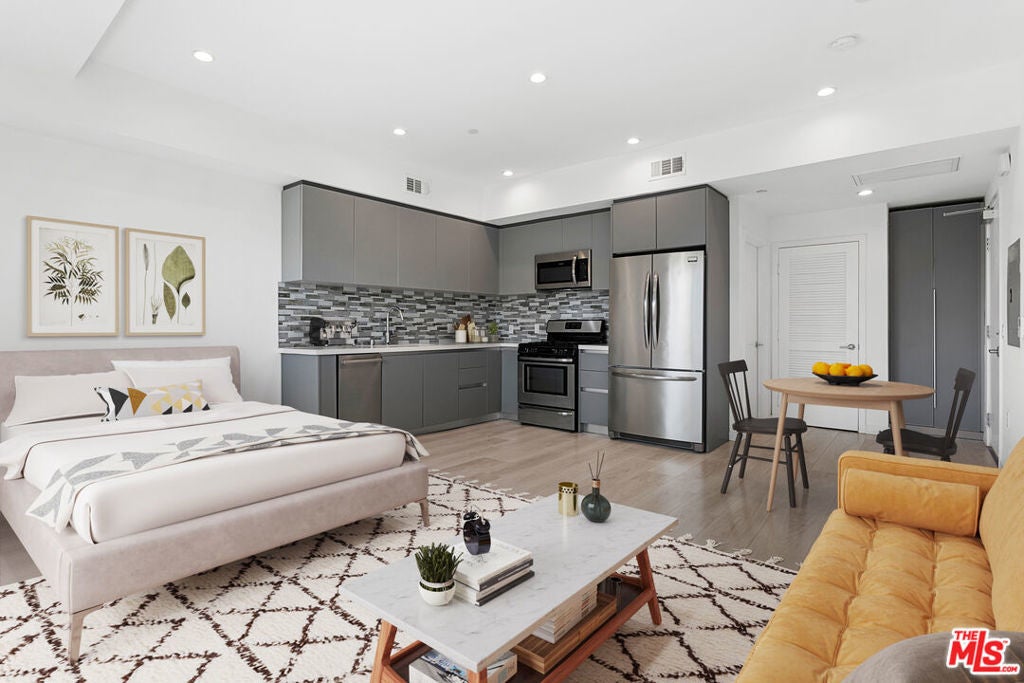 Photo of Listing #25565639