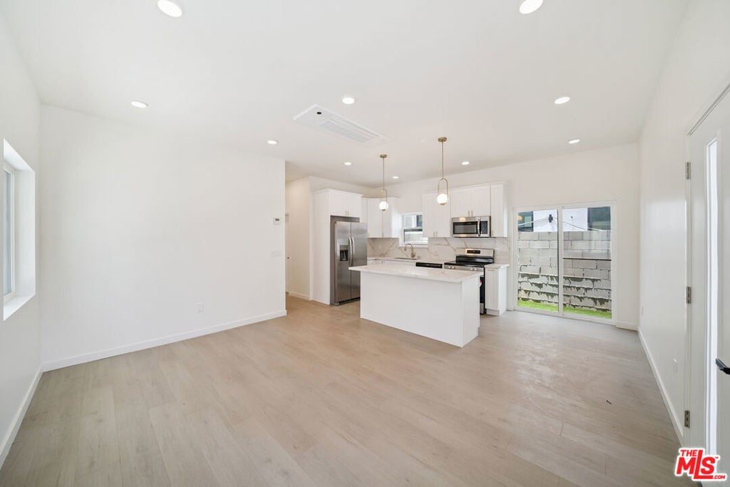 Photo of Listing #25564035