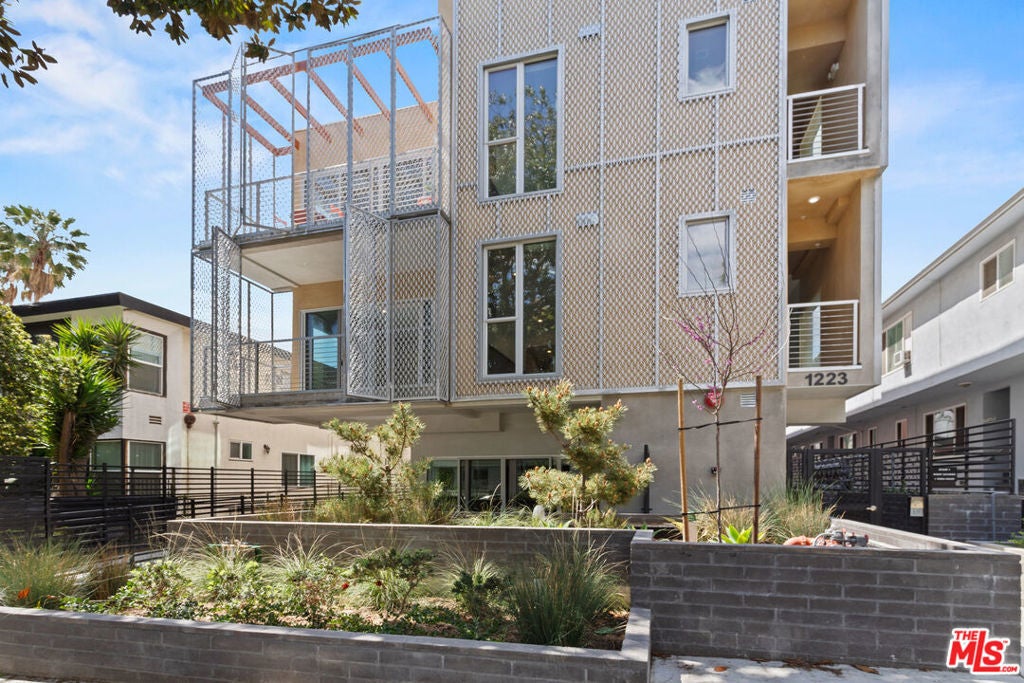 Photo of Listing #25563033