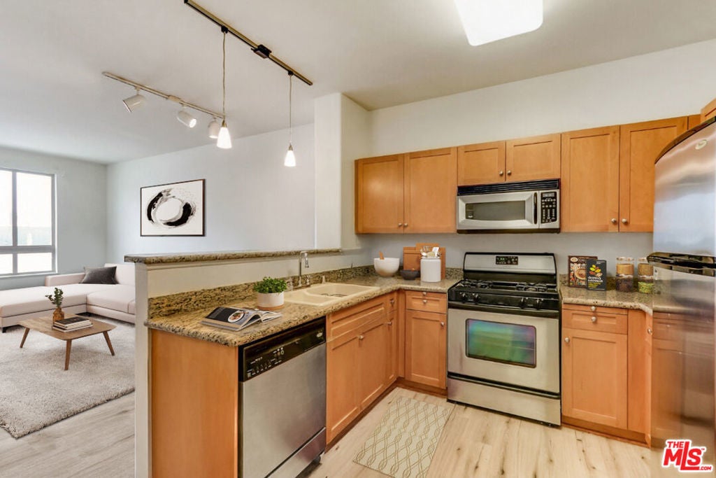 Photo of Listing #25565699