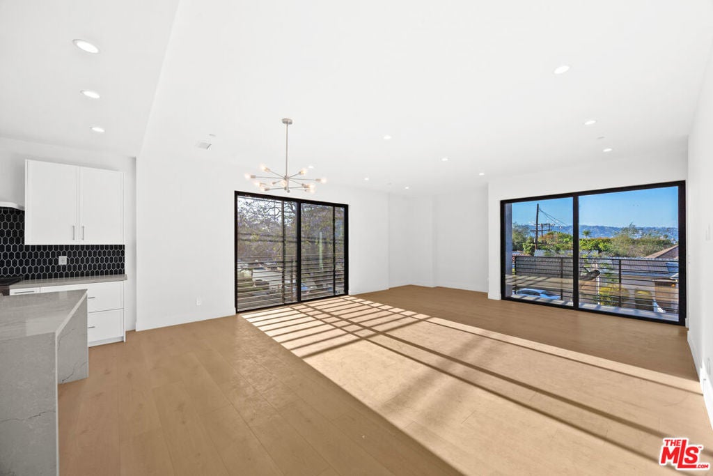 Photo of Listing #25565445