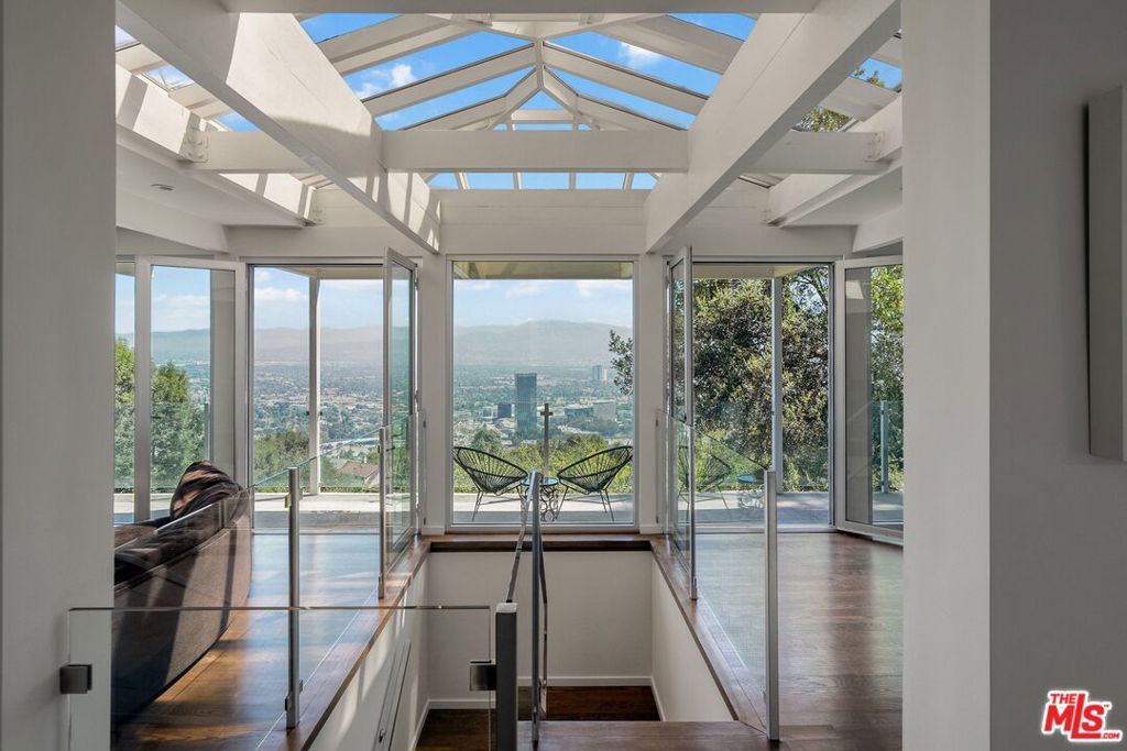 Photo of Listing #25565893