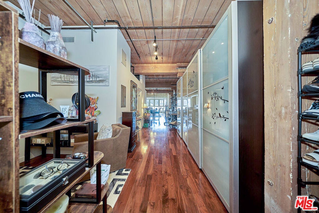 Photo of Listing #25565915