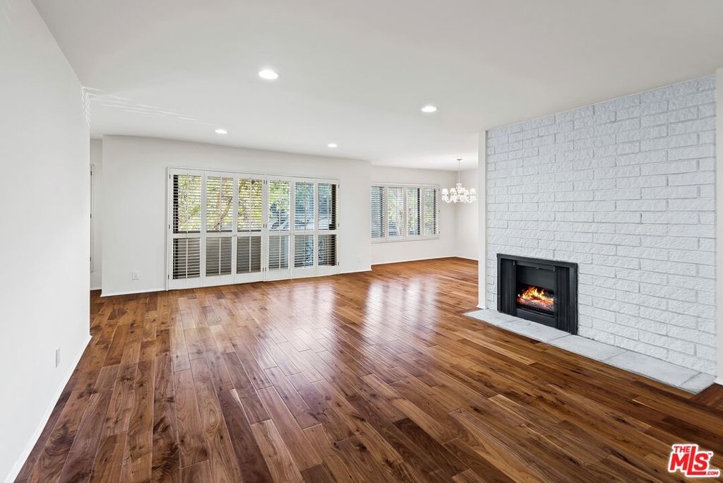 Photo of Listing #25555133