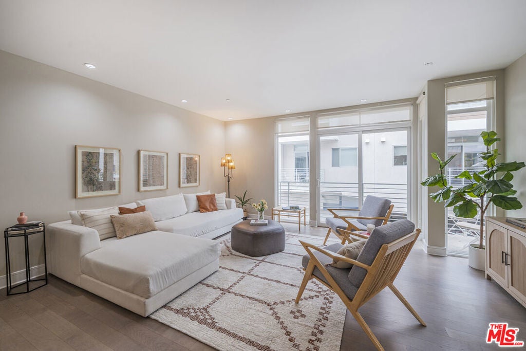 Photo of Listing #25565975