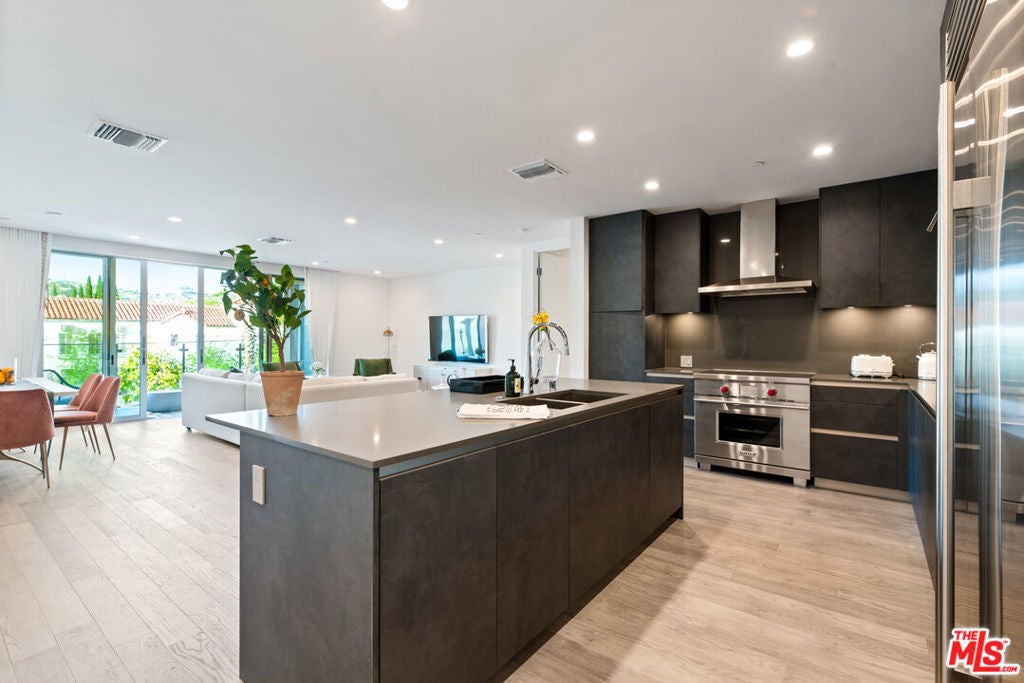 Photo of Listing #25566399