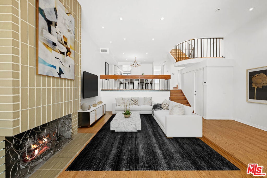 Photo of Listing #25566043