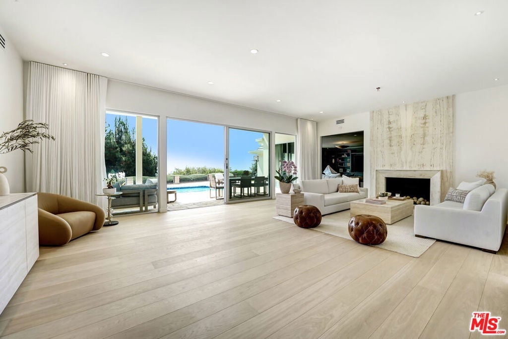 Photo of Listing #25565321