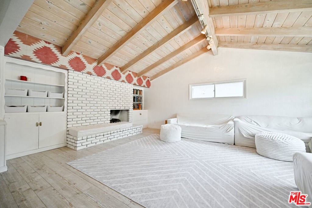 Photo of Listing #25565377