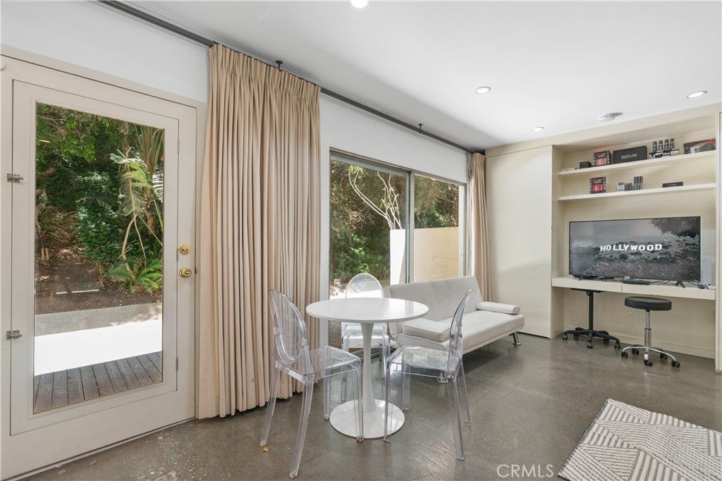 Photo of Listing #SB25158145