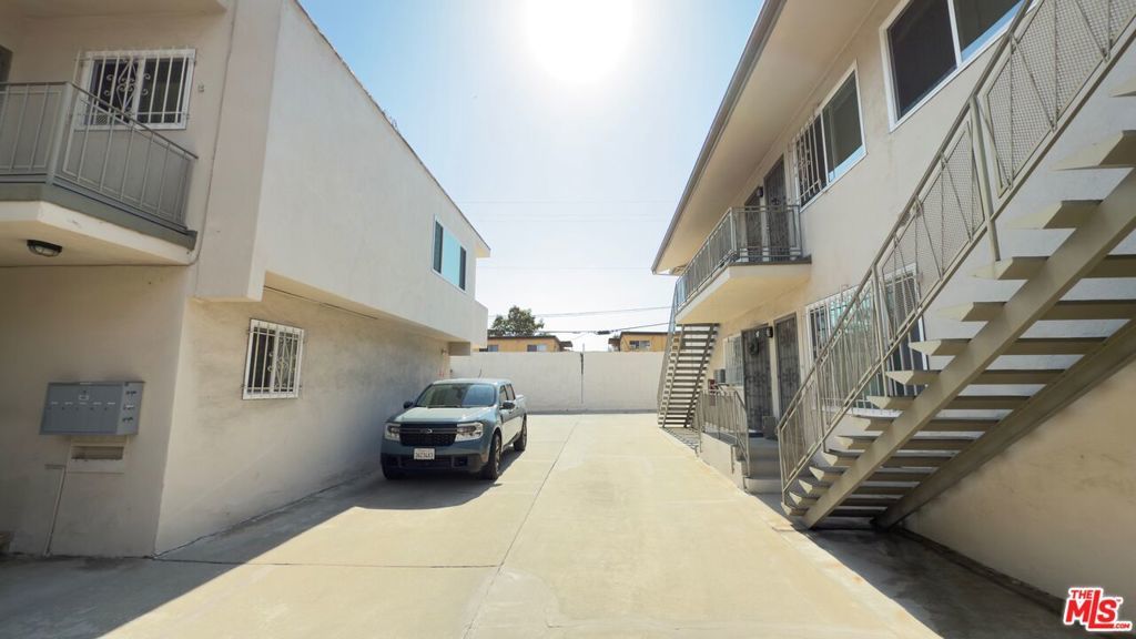 Photo of Listing #25567253