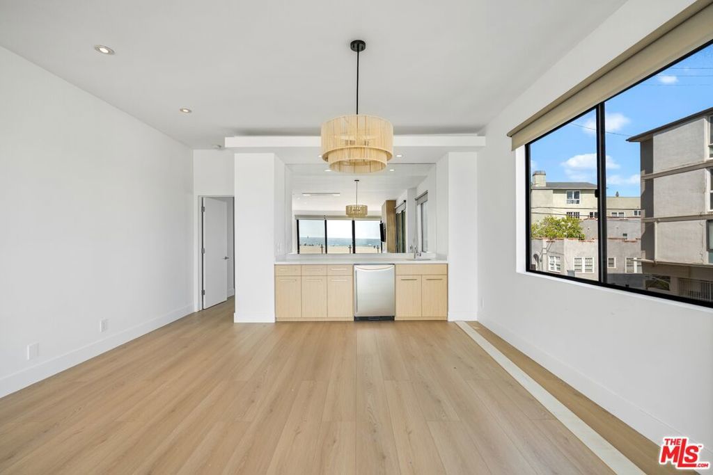 Photo of Listing #25565421