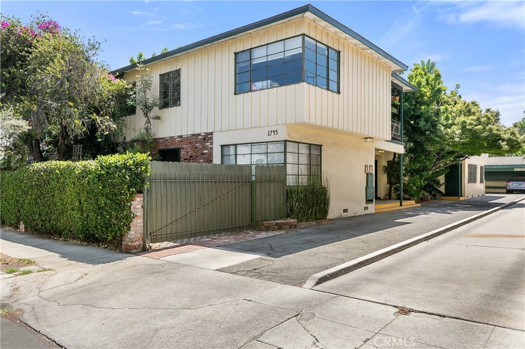 Photo of Listing #SR25162447