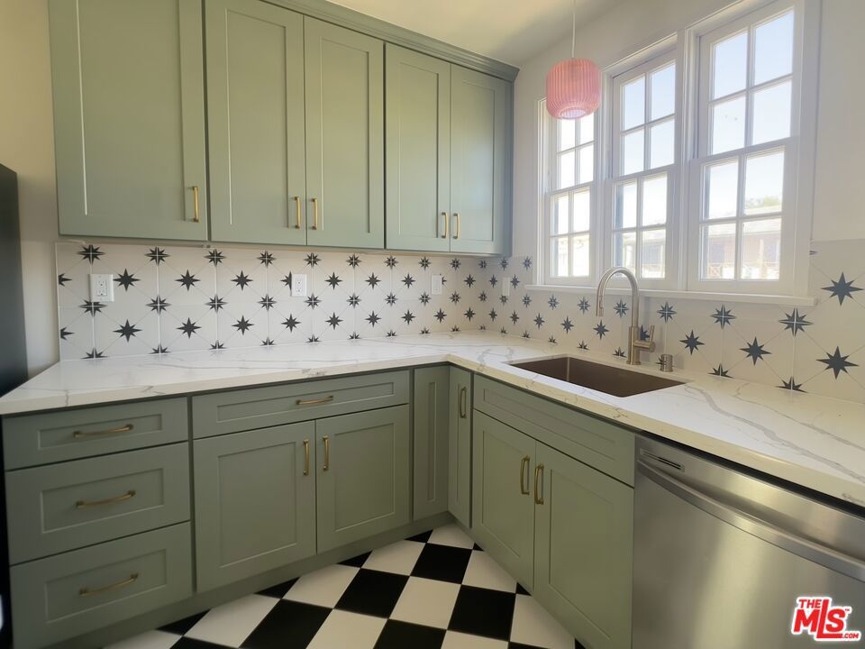 Photo of Listing #25567367