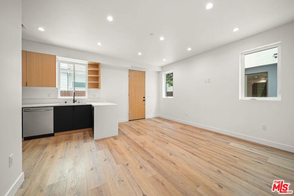 Photo of Listing #25567677